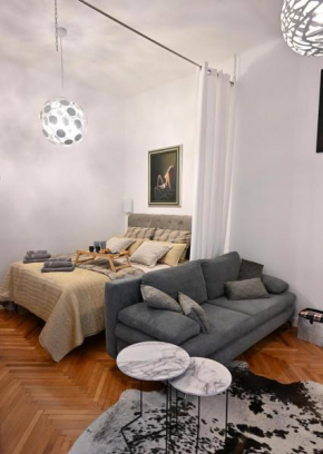 Simply Red Apartment